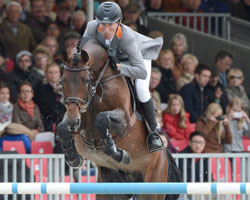 Ludger Beerbaum gewann an seinem 49. Geburtstag mit dem Hengst Chaman den Großen Preis in Münster der zugleich 4. Etappe der DKB-Riders-Tour war. Foto: Frieler