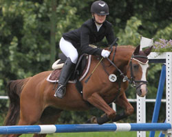 Zweifache Siegerin in den E-Springen wurde Jenny Villwock aus Marlow auf Biene. Foto: Wego