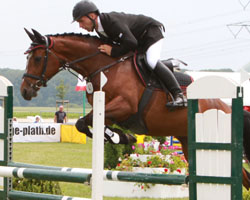 Sandro Junghans (Wendorf) gewann mit Caprice die 2. Abteilung des Zwei-Phasen-Springens Klasse L. Foto: Wego