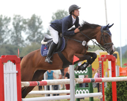 Philipp Makowei gewann mit Balouna Windana den Großen Preis von Schwaan. Foto: Wego