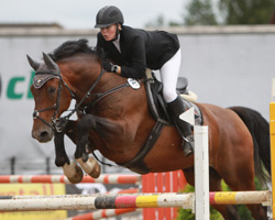 Maria Sternberg (Tenze) sicherte sich mit Conquistador eine Abteilung des A-Punktespringens. Foto: Wego