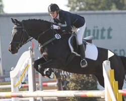 Auch Michele Schöpke (Reez) gewann ein A-Springen in Schwaan auf Daylight. Foto: Wego