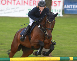 Dr. Martina Reemtsma gewann zum Saisonende die Internationale Vielseitigkeitsprüfung (CIC1*) in Bad Segeberg mit dem siebenjährigen Let’s Twist again. Foto: Jutta Wego