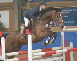 Zu den Siegern in der altersoffenen L-Springen gehörte Frank Latzkow vom Reitstall Auge aus Güstrow mit Contherana. Foto: Wego