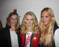 Die Erstplatzierten bei den Junioren im Vielseitigkeitscup: v.l. Amelie Riedesel, Flora Reemtsma, Stina Packheiser. Foto: Wego