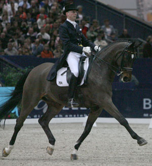 Klaus Husenbeth – hier auf Spitzenpferd Piccolino in Leipzig – war mit Florida prominentester Sieger in Zierow. Foto: Jutta Wego