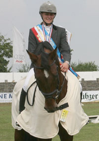 Monique Schröder - Landesmeisterin Springen Junger Reiter. Foto: Jutta Wego