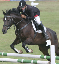 Bodo Holtz gewann auf Hoheit das M-Zeitspringen in Spoitgendorf und wurde auf Captain Cromwell Dritter. Foto: Jutta Wego