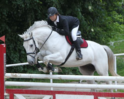 Dr. Jörg Neubauer gewann auf Matador das Hauprspringen der Klasse M im Stechen in Dummerstorf. Fotos: Jutta Wego Dr. Jörg Neubauer gewann auf Matador das Hauptspringen der Klasse M im Stechen in Dummerstorf. Fotos: Jutta Wego