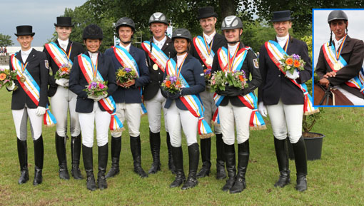 Die Landesmeister von Mecklenburg-Vorpmmern 2011 im Dressur- und Springreiten: v.l. Jenny Oelmann, Kati Spierling, Jolanda Becker, Philipp Makowei, Thomas Kleis, Sandra Engelmann, Ronald Lüders, Lara Bergmann, Petra Thews, Gerold Füsting. Foto: Jutta Wego