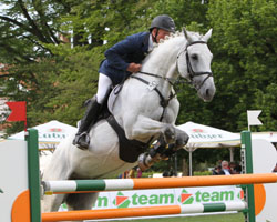 Jörg Möller gewann beide S-Springen in Dannenberg, darunter den Großen Preis (Zwei-Sterne) auf dem Hengst Lasirco. Fotos: Wego Jörg Möller gewann beide S-Springen in Dannenberg, darunter den Großen Preis (Zwei-Sterne) auf dem Hengst Lasirco. Fotos: Wego