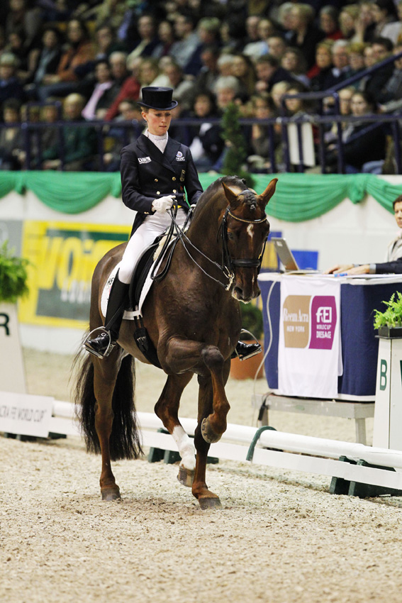Helen Langehanenberg lieferte in Neumünster eine Glanzvorstellung und gewann auf Damon Hill NRW mit einstimmigem Richtervotum die Welcup Qualifikation. Foto: Becker