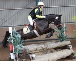 Bei den Nachwuchsreitern holte sich Stina Packheiser die Silbermedaille auf Pony Hannes. Foto: Wego
