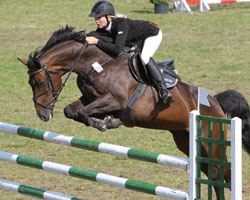 Mit einem M-Sieg und einem 2. Platz auf Candy Girl kehrte Ronja Bergmann aus Lübeck zurück. Foto: Wego