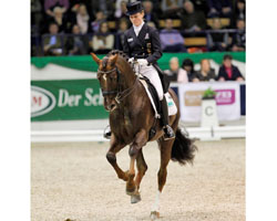 Helen Langenhanenberg holte sich den Meistertitel auf Damon Hill NRW vor dem favorisierten Alexander Rath auf Totilas. Foto: Hellmann