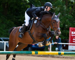 Auch der neue Reitverein Tenze war erfolgreich und kam in Teschow zu zwei Siegen durch Maria Sternberg auf Conquistador. Foto: Geranl Hein