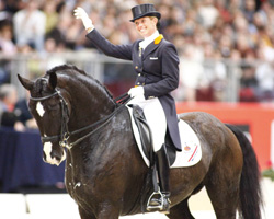 Für Salinero, dessen Vater Salieri einst von Holger Wulschner geritten wurde, sind es bereits die dritten Olympischen Spiele in Folge, für seiner Reiterin Anky van Grunsven sogar die siebenten.