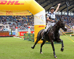Der Brite Christopher Burton gewann mit Underdiscussion den DHL-Preis der Vielseitigkeit in Aachen.