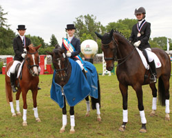 Medaillengewinner der Junioren Dressurreiter: v.l. Jolanda Becker, Marie Kirchner, Tanja Schneider. Foto: Wego