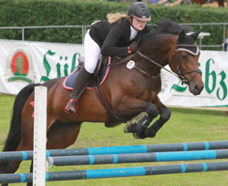 Justine Reemtsma holte den Titel bei den Junioren mit der Stute Horstfeldes Anastasia. Foto: Wego