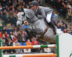 Ludger Berebaum hat im Großen Preis von Hickstead den Sieg im renommierten "King Georg V. Gold Cup" nur knapp verpasst und wurde mit der Holsteiner Stute Chiara Zweiter. Foto: Wego