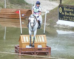 Über Gold bei der Europameisterschaft der Ponyreiter durfte sich der Ire Cathal Daniels mit seinem Schimmel Master Murrose freuen (45,2).
