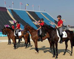 Mitglieder des deutschen Reitteams bewegen ihre Pferde in Greenwich Park. Foto: Jim Hollander, DPA