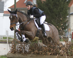 Lena Rieckhoff gewann in Warsow mit der 15-jährigen Ponystute Celine die E-Vielseitigkeit. Foto: Wego