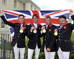 Scott Brash, Ben Maher, Nick Skelton und Peter Charles holten die Goldmedaille im Greenwich Park von London. Foto: Kit Houghton