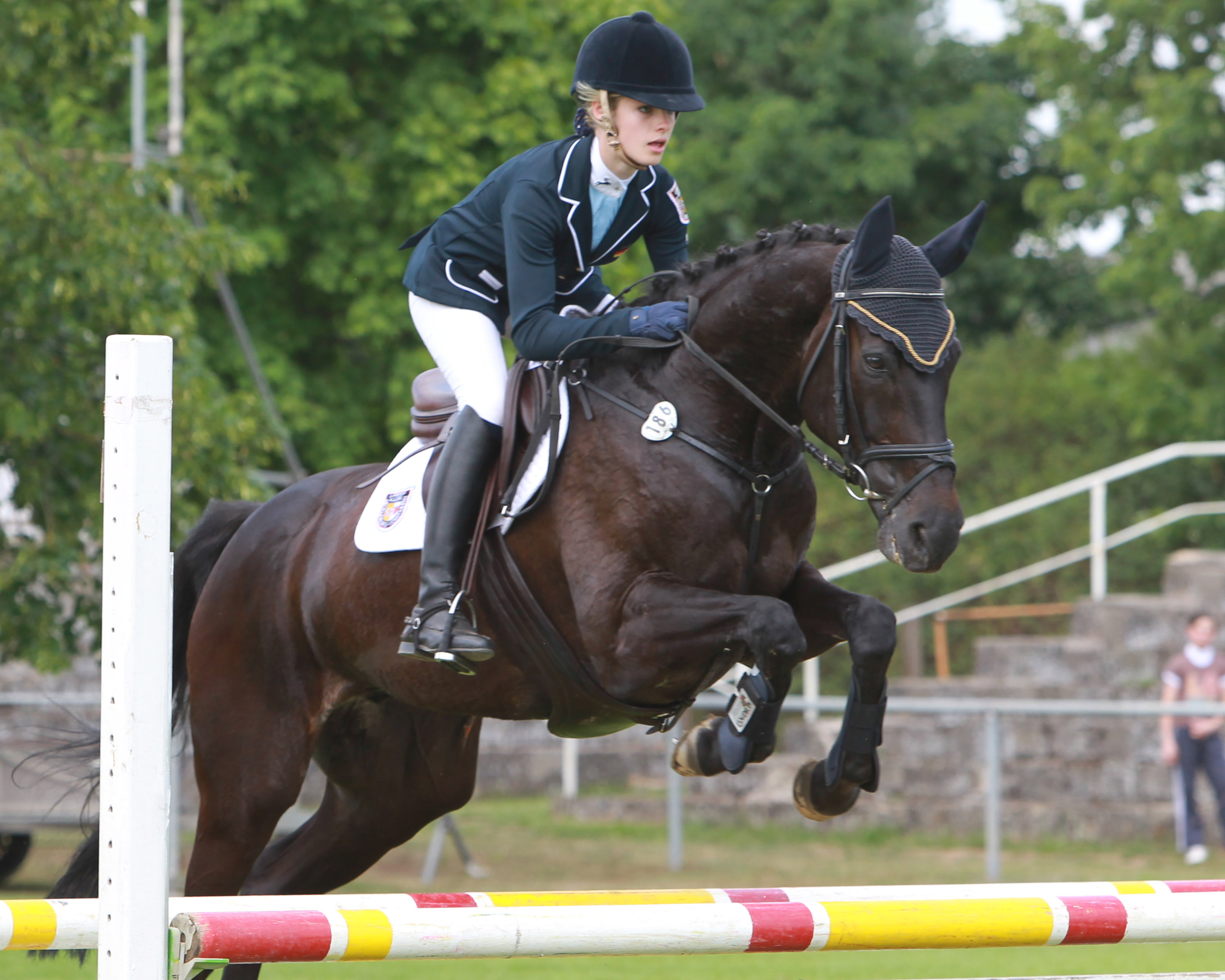 Einen 9. Platz in Klasse L belegte Flora Reemtsma mit dem ungarischen Großpferd Ikarosz. Foto: Wego
