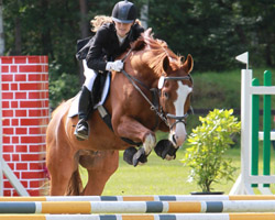Liane Keller aus Rossow bei Pasewalk - hier auf Escuipe de Coeur - hat den Vielseitigkeitscup 2012 in der Kategorie Junge Reiter (19-27 Jahre) gewonnen. Foto: Wego