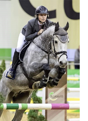 Mit zwei internationalen Platzierungen auf Städtbahn’s Cornwell kehrte die 15-jährige Charlie Ann Wolf vom Agravis-Cup aus Oldenburg nach Garz auf Rügen zurück. Foto: Susanne Wolf