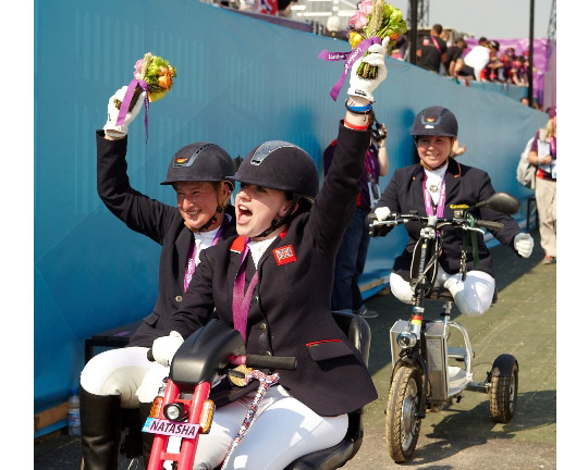 Die Medaillengewinnerinnen  in Grade II bei den Paralympics in London: Natasha Baker (Gold), Britta Näpel (Silber) und Dr. Angelika Trabert (Bronze). Foto: Liz Gregg