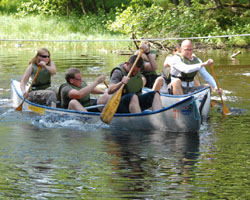Auch die Erholung auf dem Wasser in der Gruppe gehört zum Angebot.