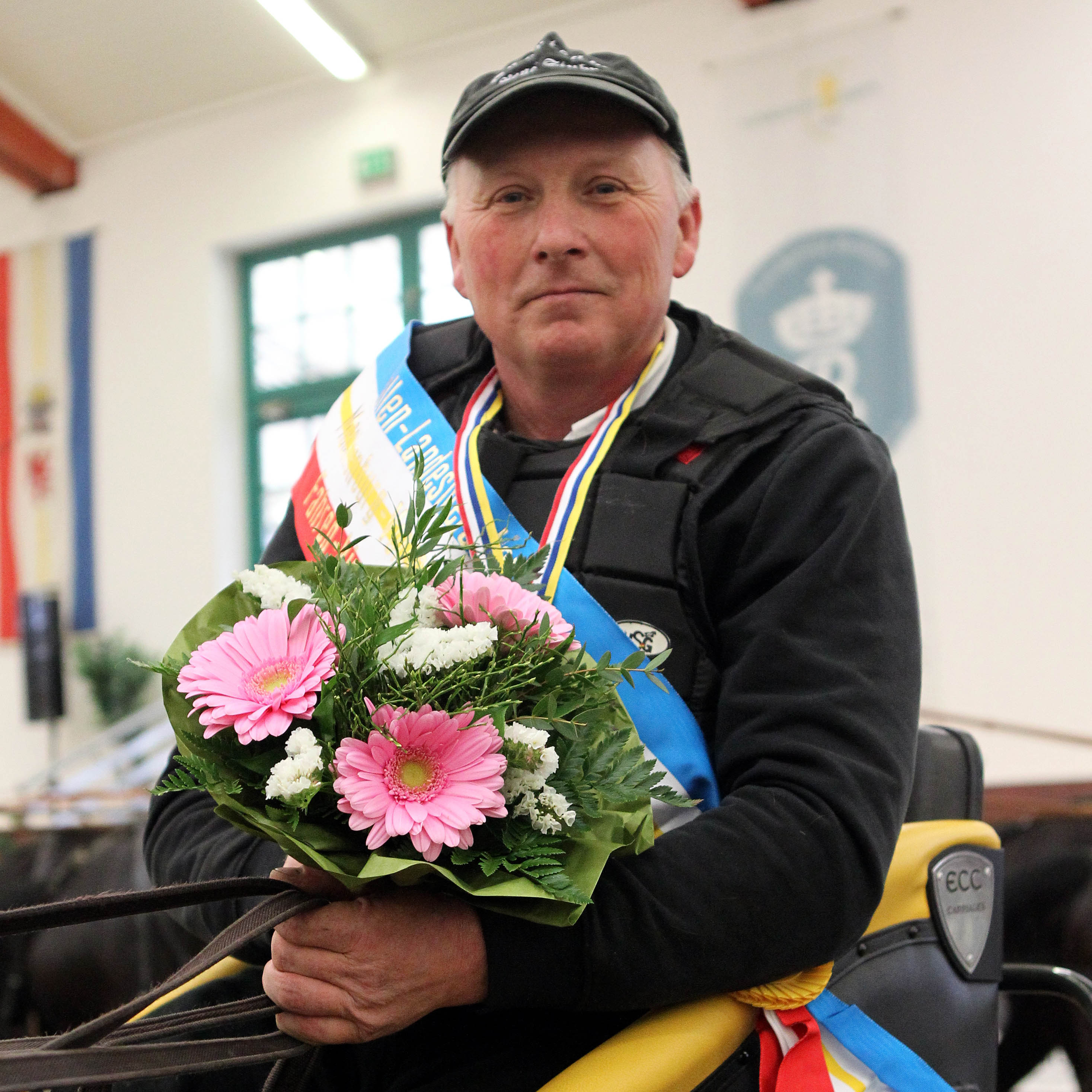 Wenige Tage nach seinem 51. Geburtstag wurde Rene Stuhr aus Lübz (RFV Plau am See) mit den Pferden Agnes, Arosa, Judy und Lette Hallen-Landesmeister im Vierspännerfahren. Foto: Jutta Wego