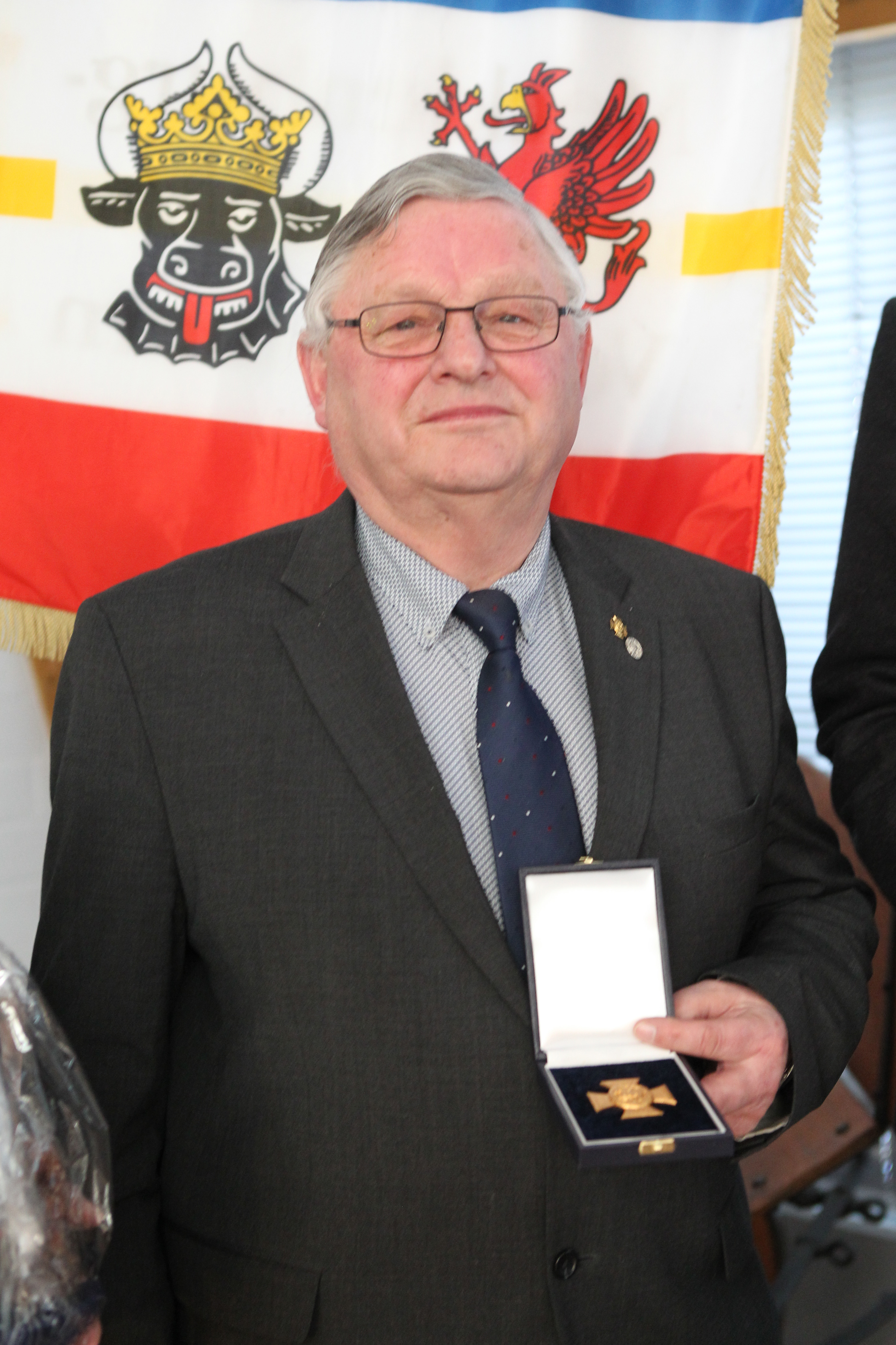 Franz Wego wurde mit dem Deutschschen Reiterkreuz in Gold ausgezeichnet, Verbandsgründungsmitglied und langjähriger Vorsitzender der Landeskommission MV. Foto: Jutta Wego