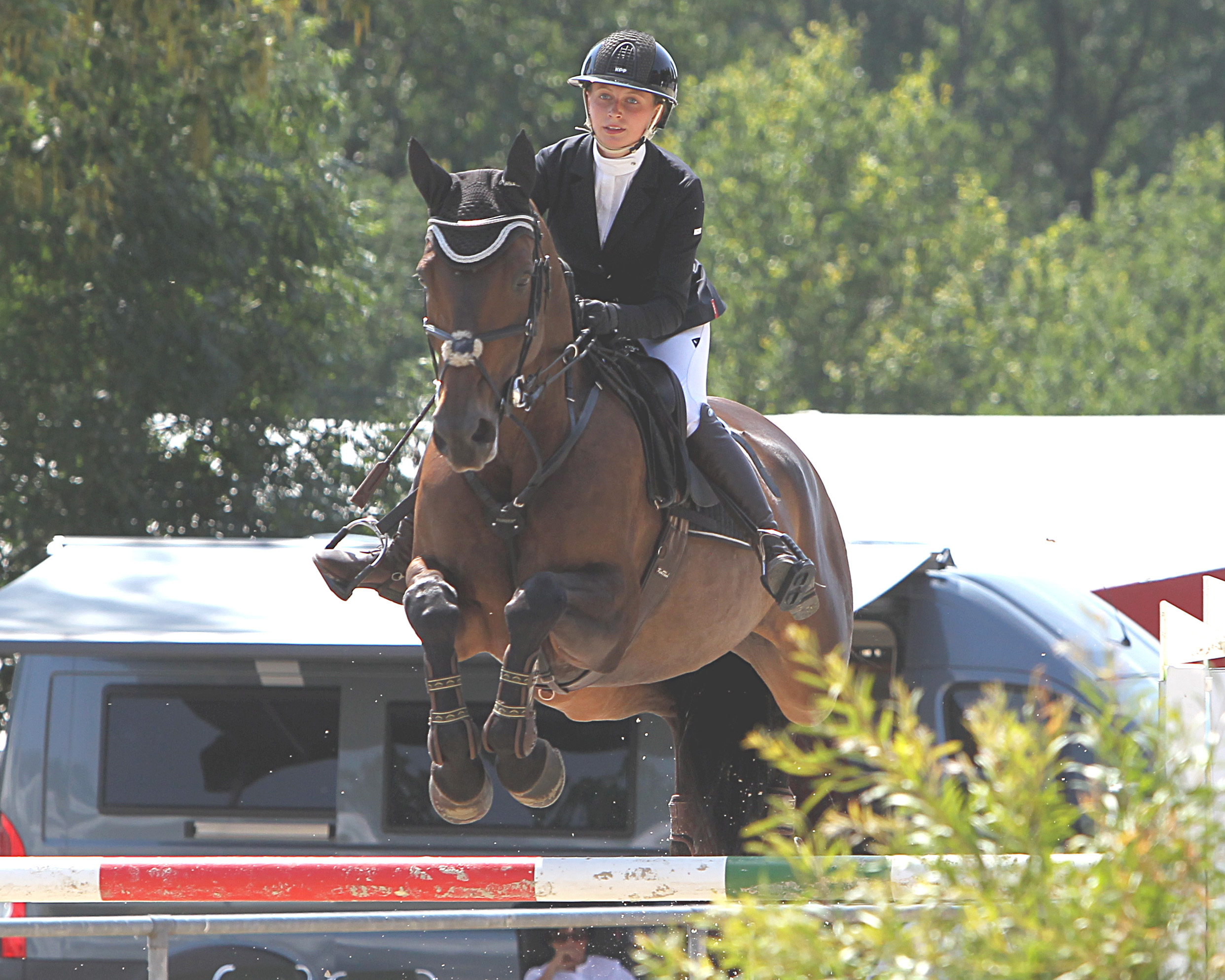 Die 20-jährige Juliana Jakubienc, die ebenfalls für den RSV Polzow reitet, gewann im vorigen Jahr drei Springen in Pasewalk, darunter mit Sanquina das S-Springen um die Qualifikation zur Junior-Future-Tour. Foto: Jutta Wego