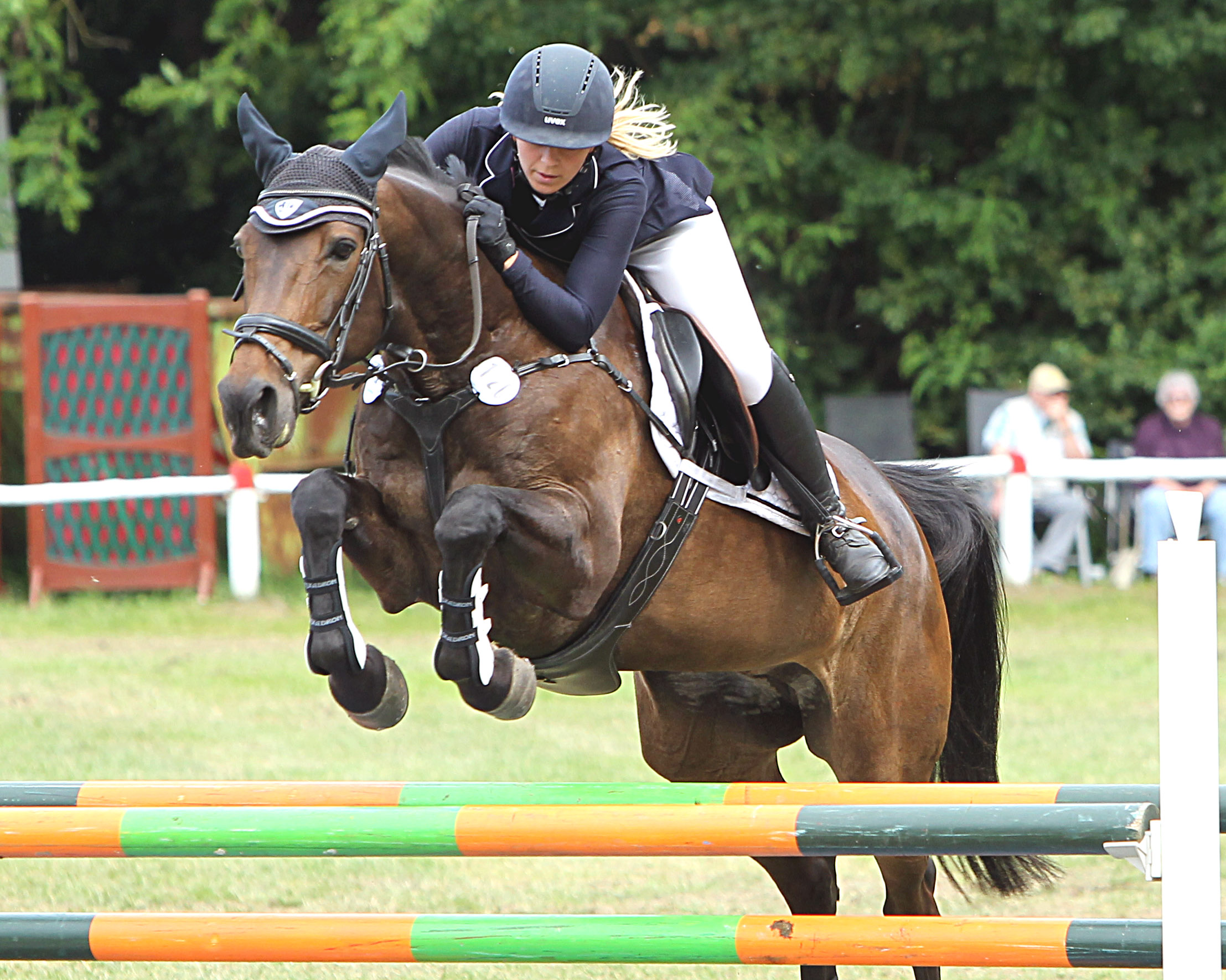 Die 26-jährige Paulin Gramenz ist in ihrer Region kaum zu schlagen. In Kasselvitz-Ausbau gewann sie mit Fanny beide L-Springen. Foto: Jutta Wego