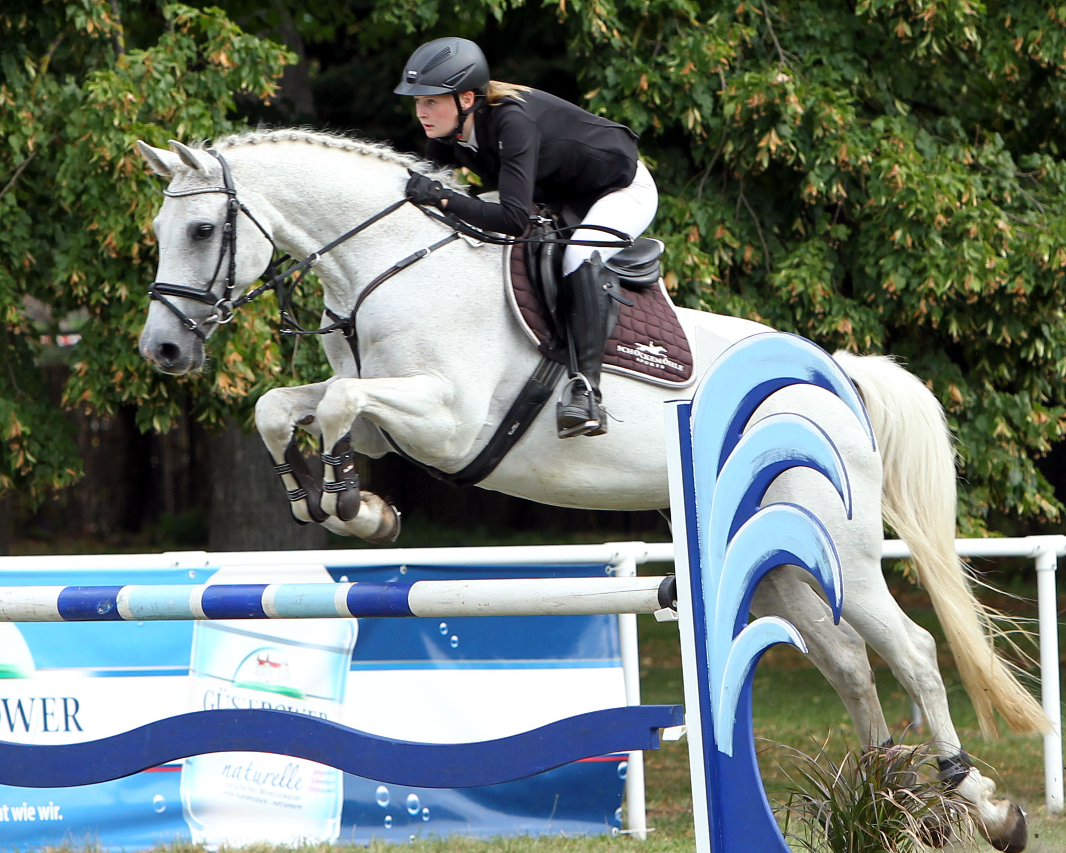 Zu den gut reitenden und erfolgreichen Nachwuchsreitern des Gastgebervereins Malchow gehört die 16-jährige Celina Kurth mit Cascara, die in dieser Turniersaison bereits auf 36 Turniererfolge zurück blicken kann. Foto: Jutta Wego