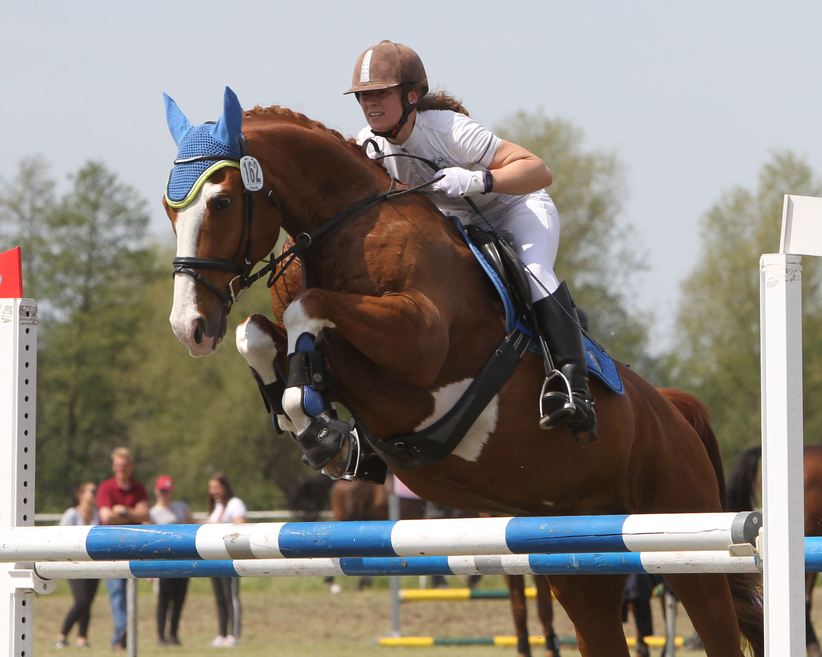 Turnierleiterin Liane Keller gewann bei ihrem Hausturnier das A-Springen mit Escuipe de Coeur. Foto: Jutta Wego