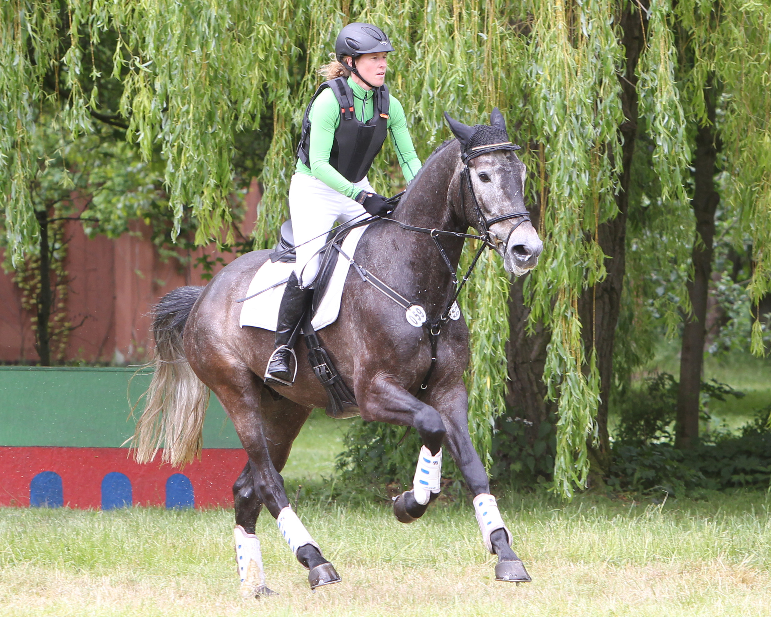 Auf dem 2. Platz im Ranking der Gelände/Vielseitigkeits-reiter 2019 liegt Malin Hansen-Hotopp aus Gransebieth bei Grimmen (hier mit Quidditch K). Foto: Jutta Wego
