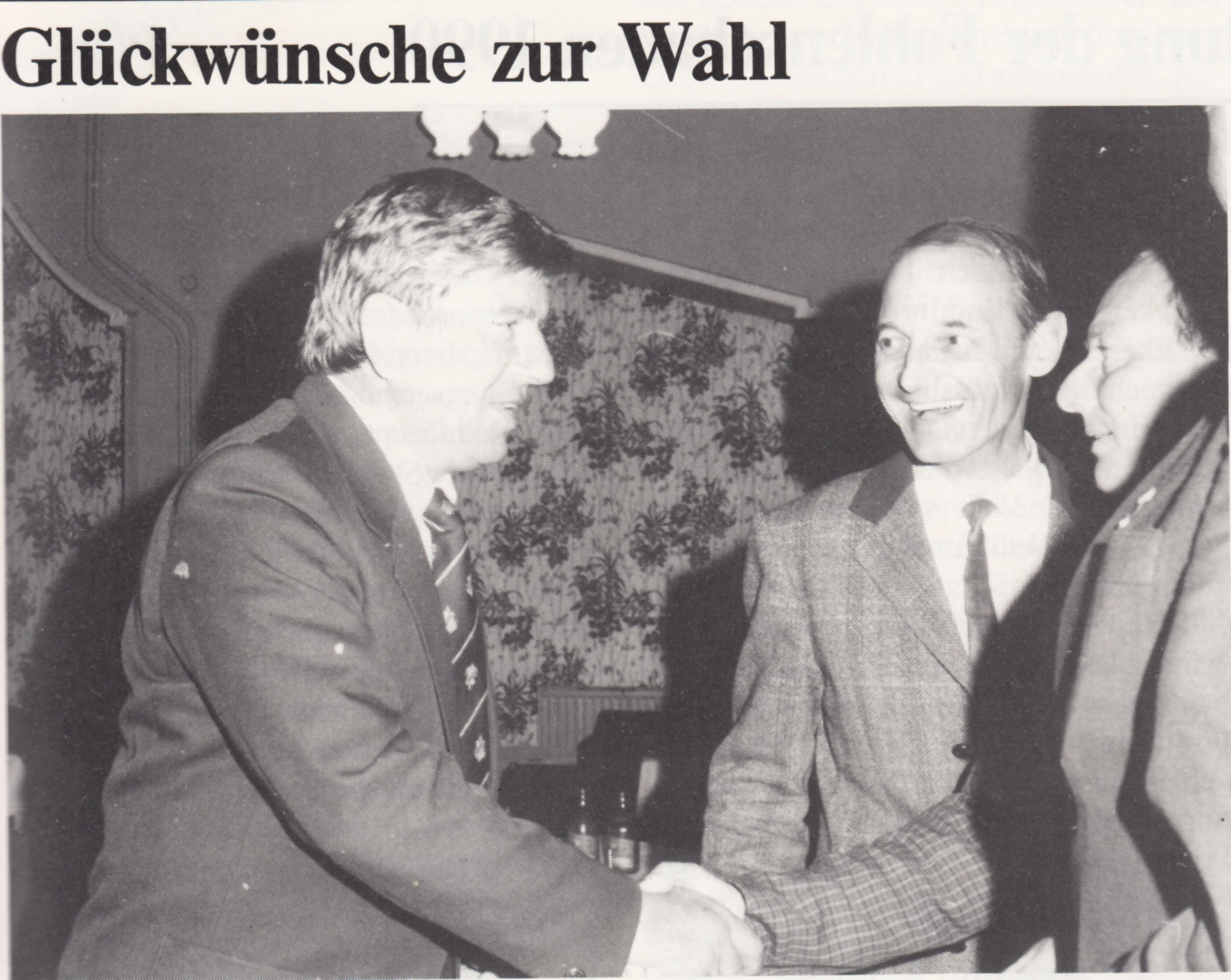 Bei Gründung des Landesverbandes MV für Reiten, Fahren und Voltigieren 1990 wurde Karl-Wilhelm Marquardt zum Präsidenten gewählt FN Justitiar Dr. Wagner gratuliert in Güstrow zur Wahl. Foto: Jutta Wego