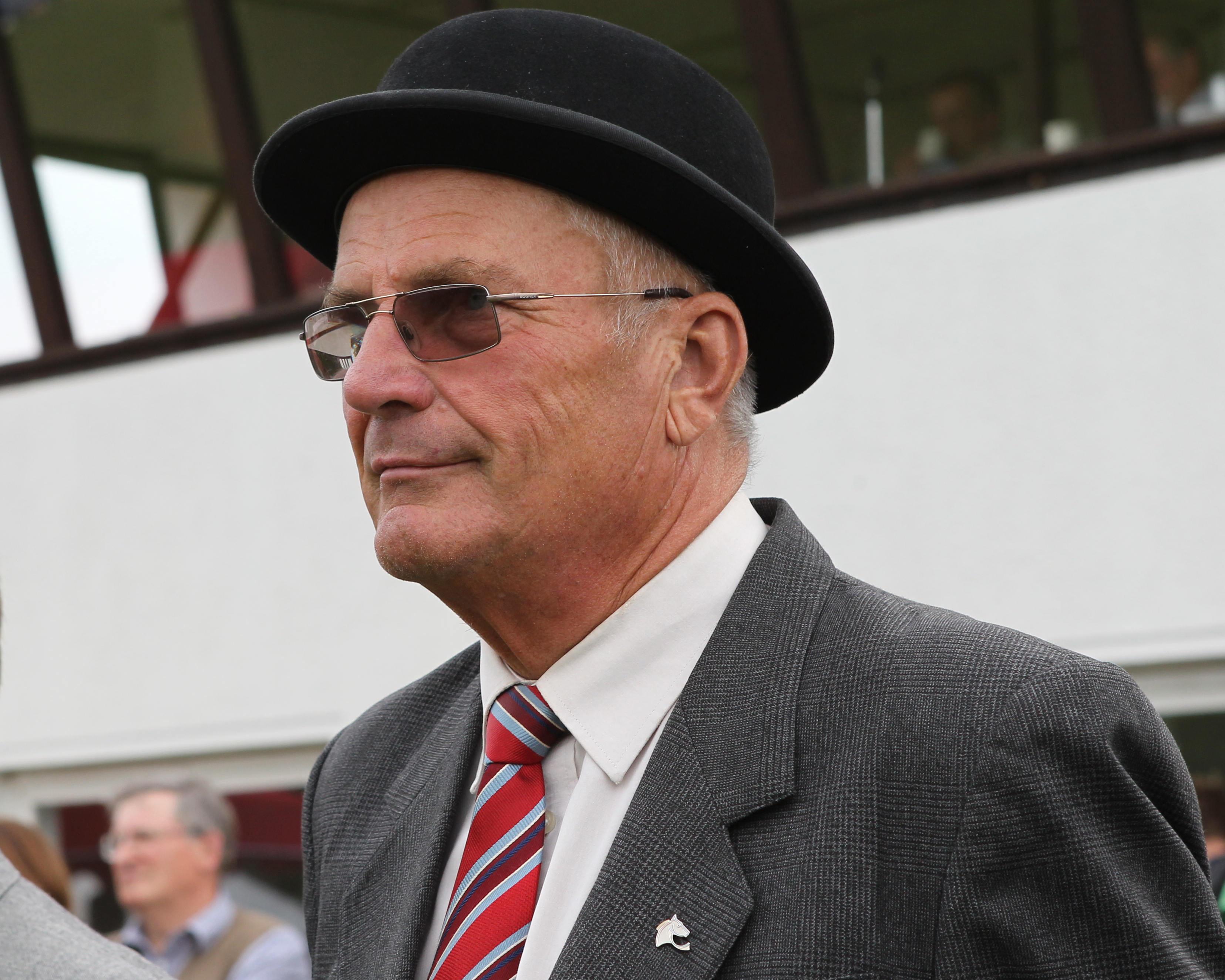 Der Veterinärmediziner, Turniertierarzt, Turnierrichter und Turniermoderator Dr. Johannes Kördel aus Nauen ist im Alter von 79 Jahren gestorben. Das Foto zeigt ihn als Turnierrichter 2011 bei der MV-Landesmeisterschaft in Sukow bei Schwerin. Foto: Jutta Wego