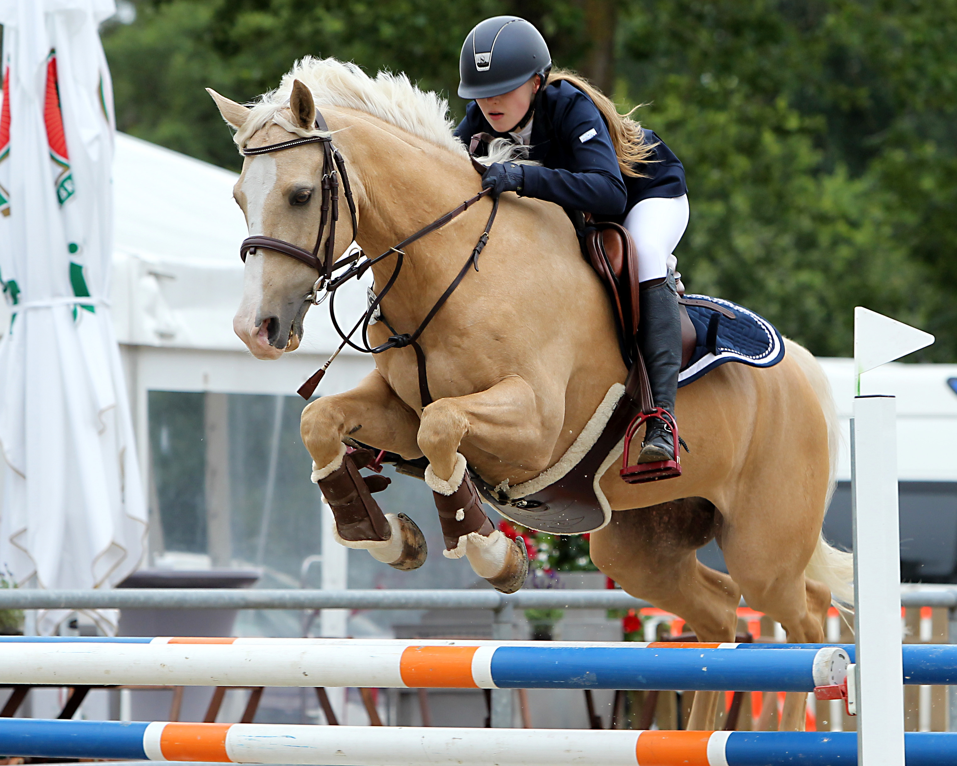 Die 15-jährige Linn Felicitas Niemann, die für den RFV Lübtheen-Garlitz reitet, gewann mit Pony Tavell Coeur H das Stilspringen mit Note 8,4. Foto: Jutta Wego