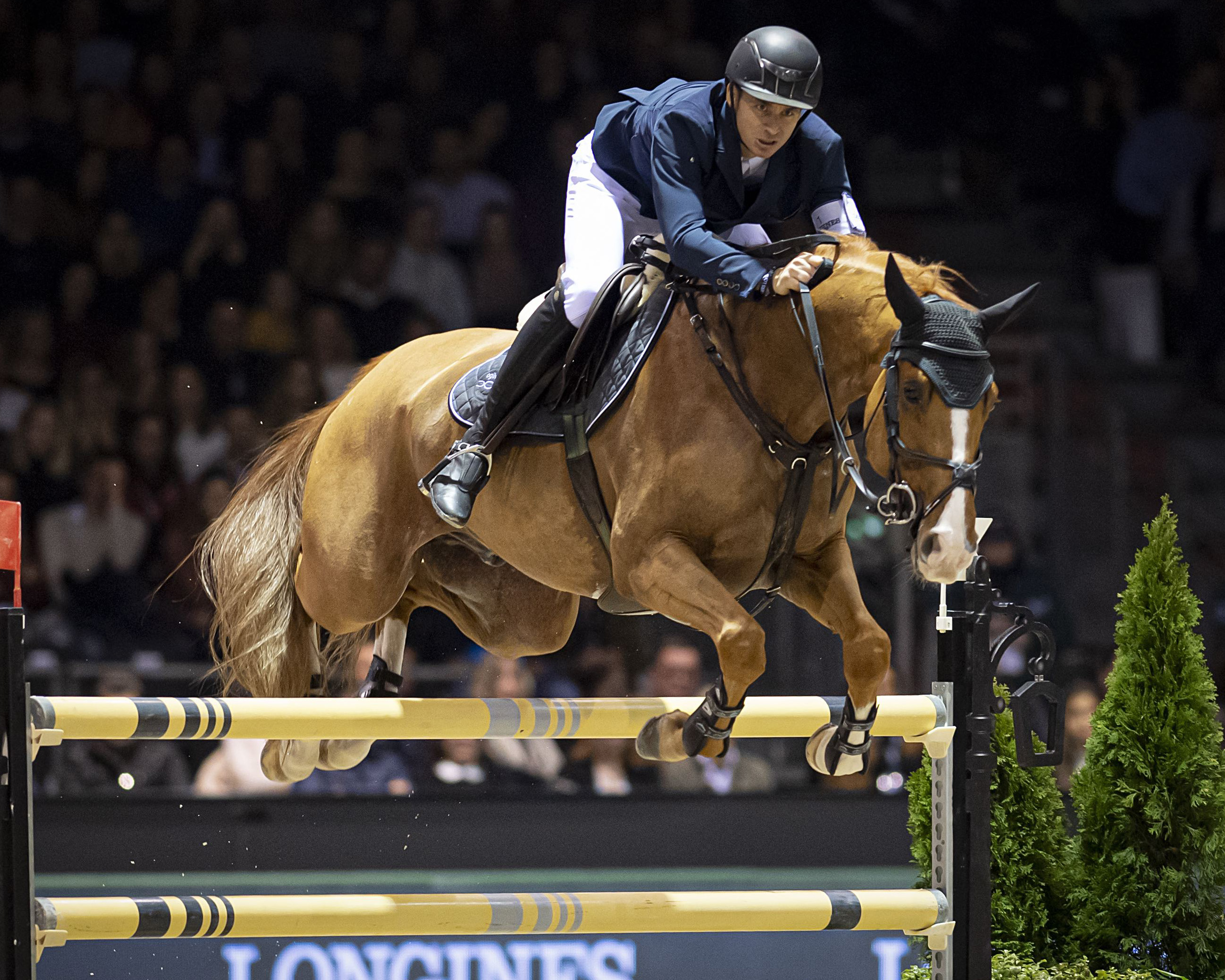 Der Schweizer Steve Guerdat hat mit dem Wallach Victorio des Frotards die vorletzte Etappe der Weltcup Qualifikation in Bordeaux vor dem Finale gewonnen.