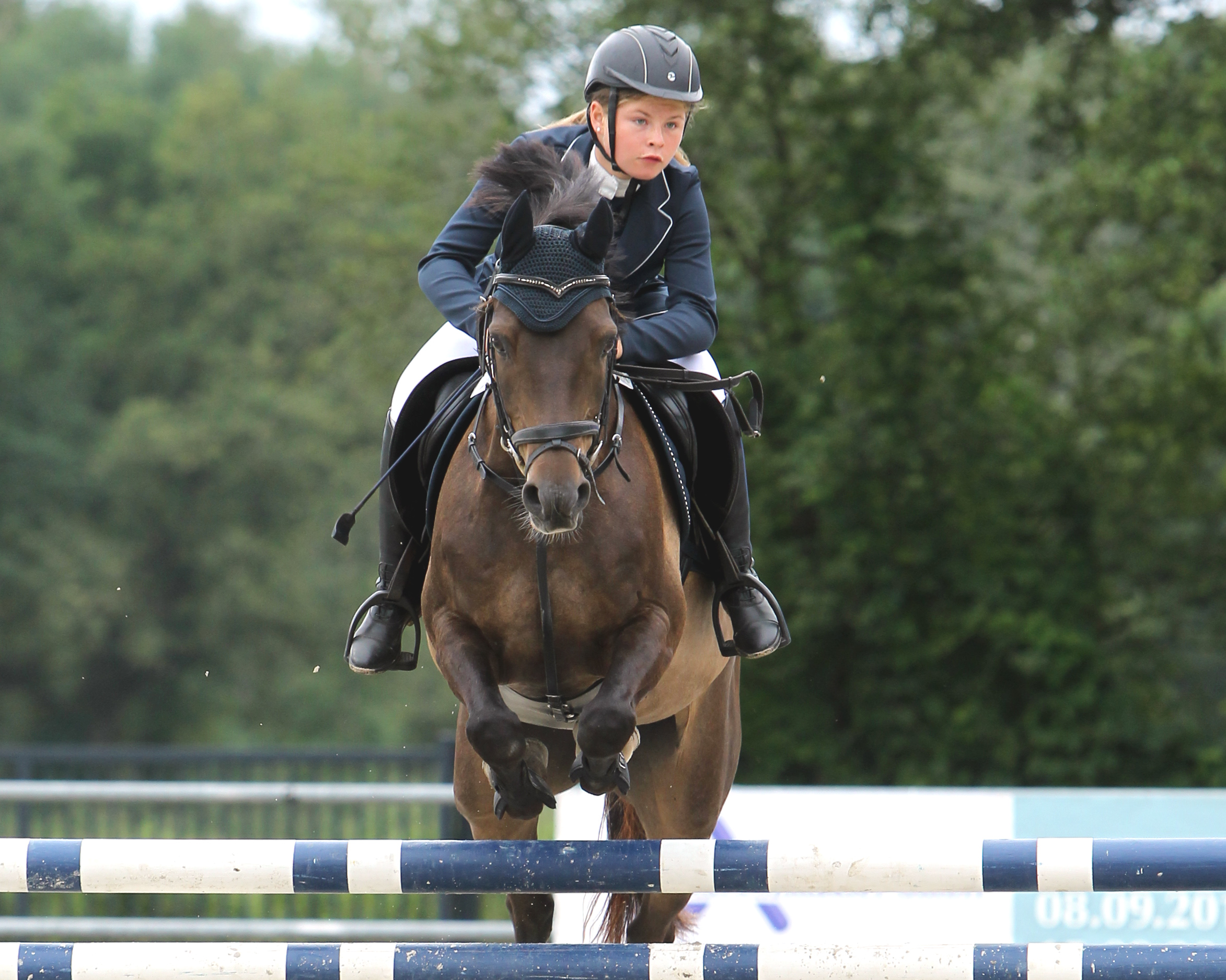 Vivien Schuldt mit Dobby, das Pony-Landesmeisterpaar aus Trent-Zubzow (Rügen) von 2019 in Redefin. Foto: Jutta Wego