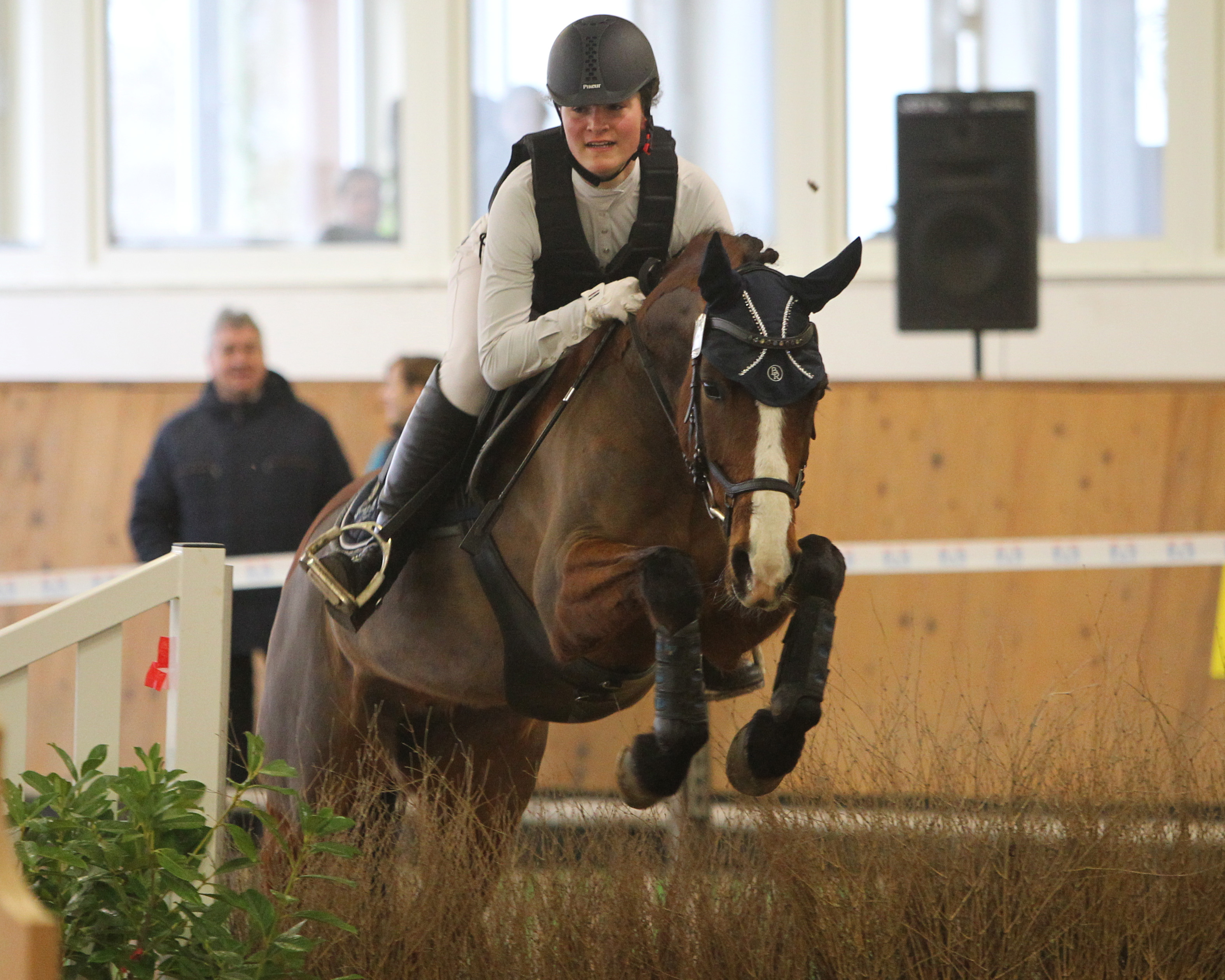Emelie Bürenheide, Vielseitigkeits-Hallen-Landesmeiser der U25 Reiter - hier mit Chocofresh. Foto: Jutta Wego