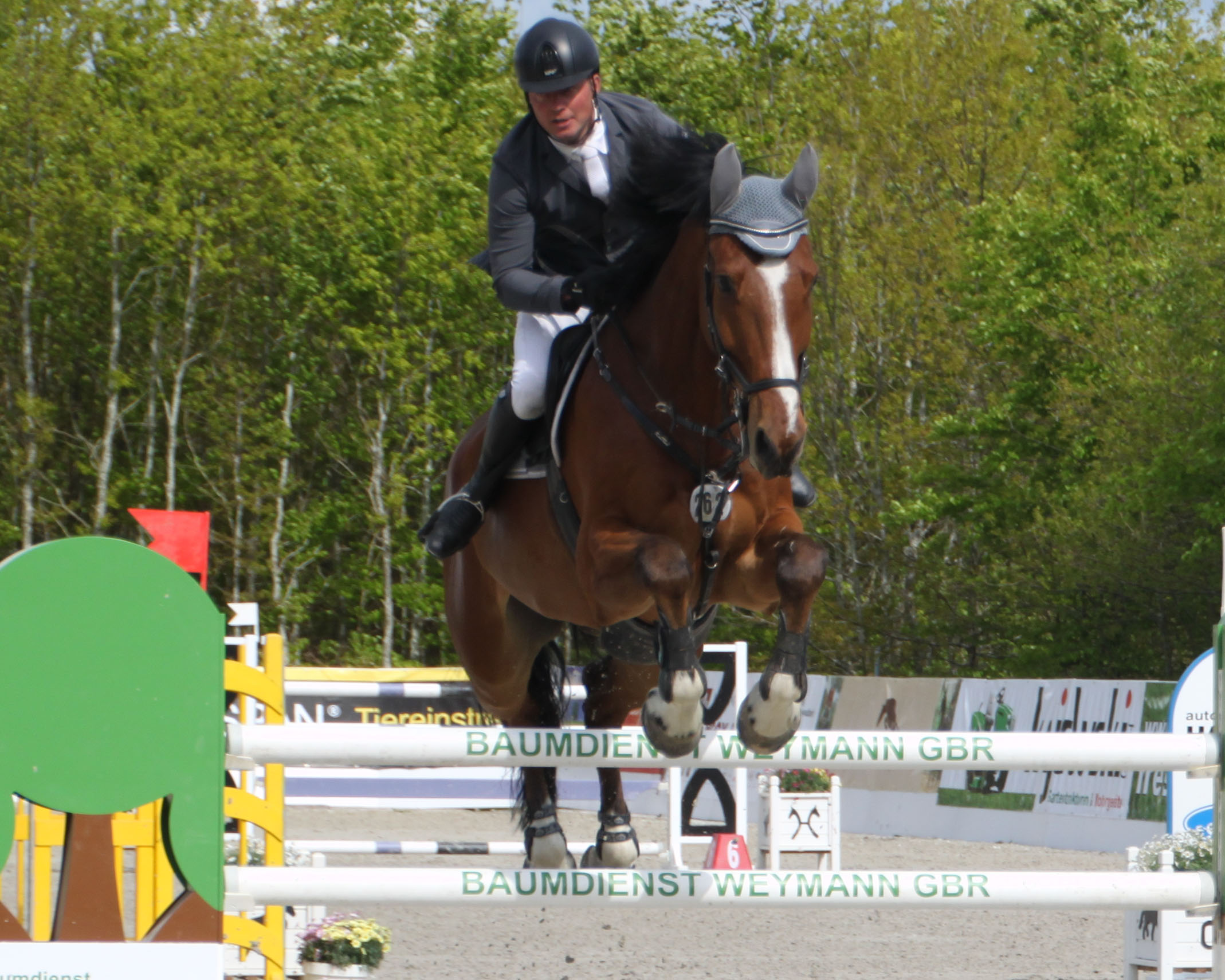 Lange führte Steffen Krehl (Lenzke) die Konkurrenz im Großen Preis mit Conchito an, bis Benjamin Wulschner seine Zeit toppte und ihn auf den 2. Platz verwies. Foto: H.J. Begall