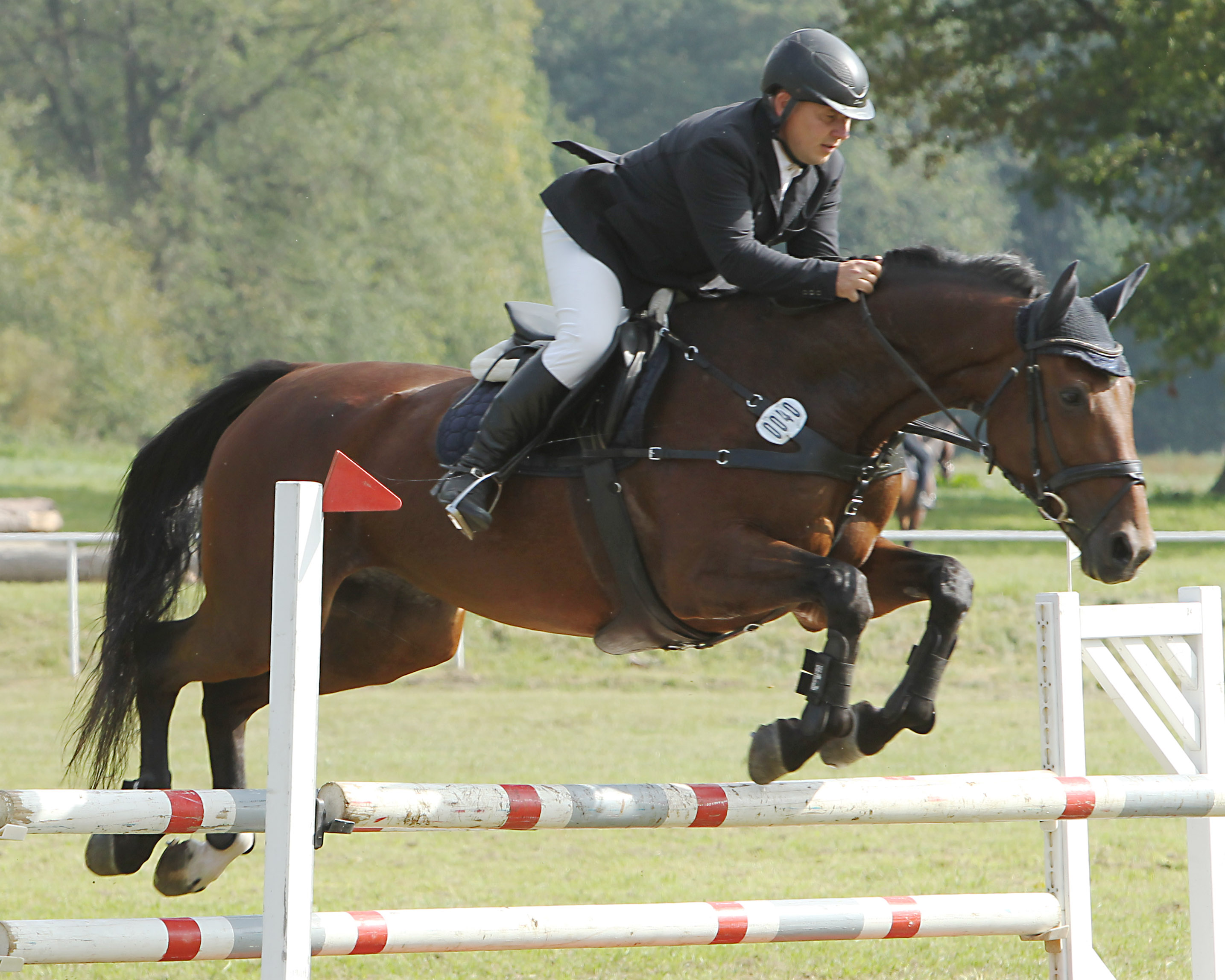 Im Punktespringen Klasse M war Turnierleiter Enrico Finck bei voller Punktzahl 44 der Schnellste und gewann das Springen auf Cronau. Foto: Jutta Wego