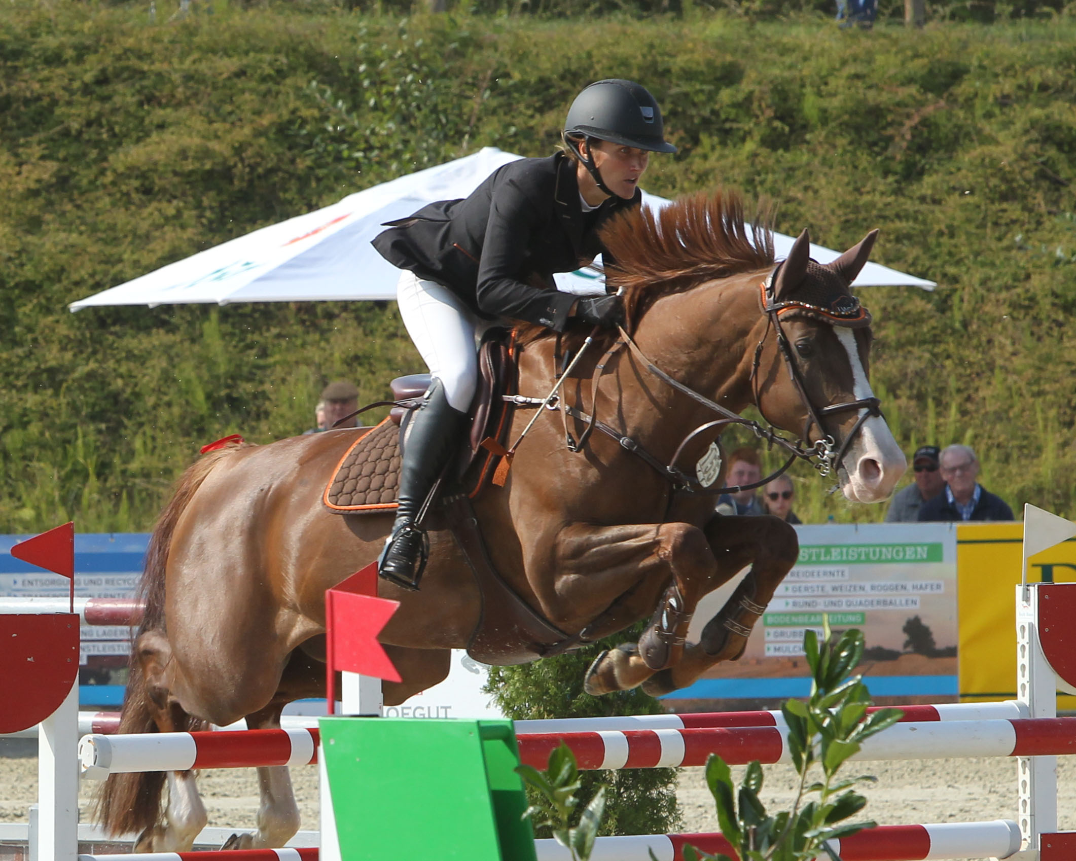 Die Siegerin im Championat von Hof Redentin, zugleich Qualifikation zum „Partner-Pferd-Cup“, Anna Ebel-Jürgens aus Polzow mit Charletta. Foto: Jutta Wego